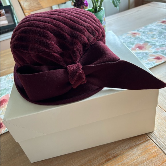 Charming hat - Picture 2 of 5